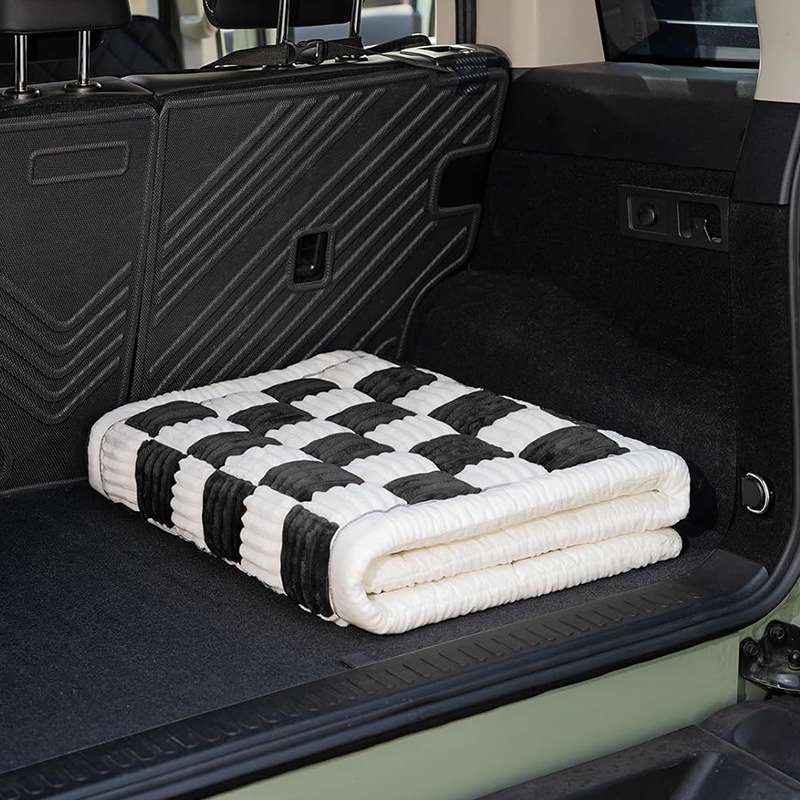 Plush Checkerboard Dog Mat – Warm Sofa & Floor Bed - Dog Beds & Furniture - TinPaw